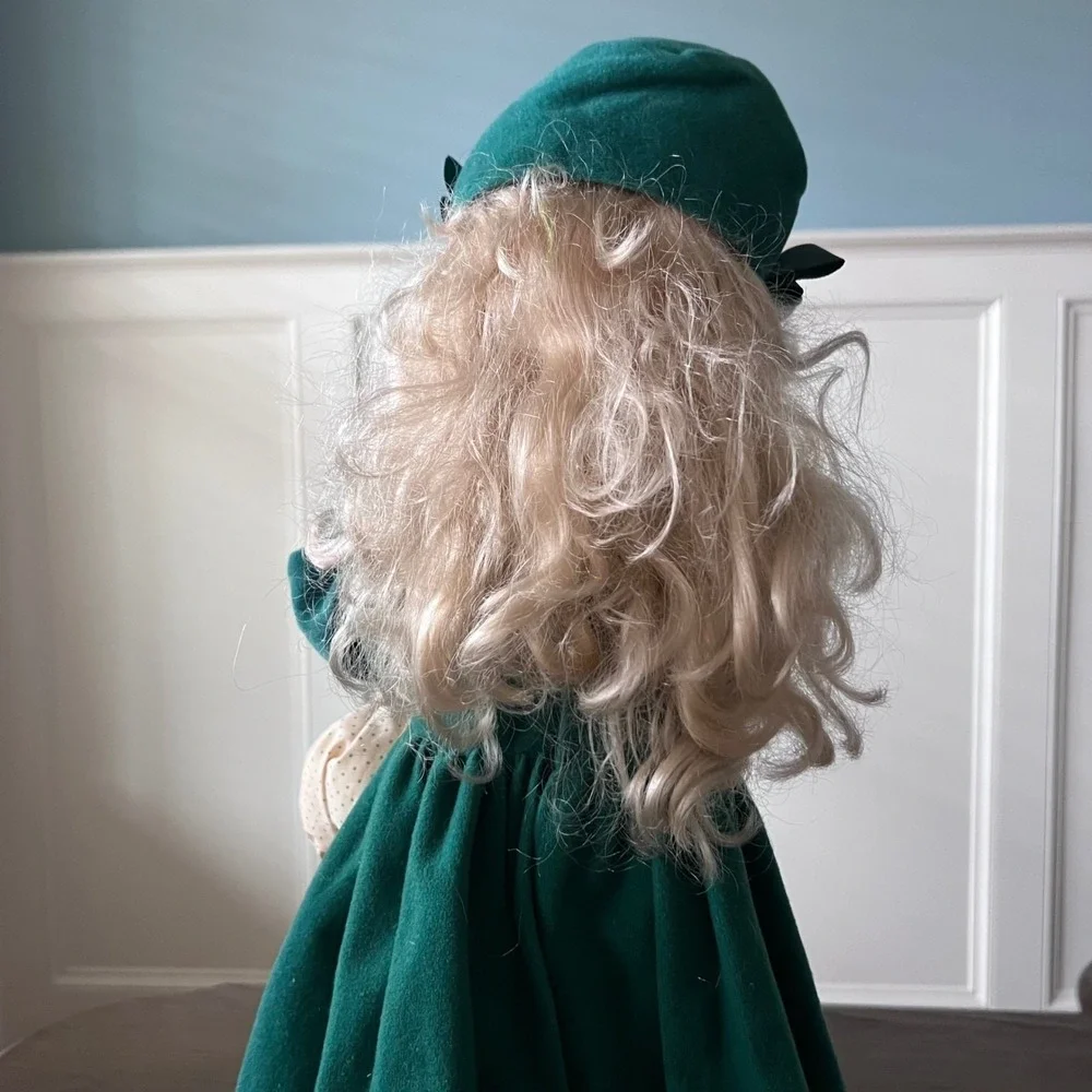 Vintage Christmas Caroler‎ Girl Animated Motionette Lighted Candle 24